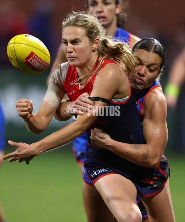AFLW 2025 Round 01 - Western Bulldogs v Melbourne - A-61442359