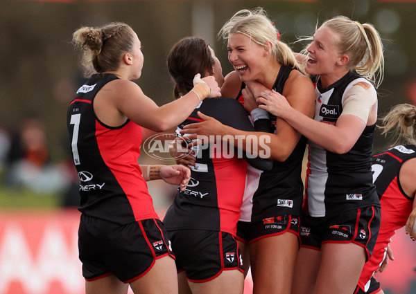 AFLW 2025 Round 01 - St Kilda v Adelaide - A-61476273
