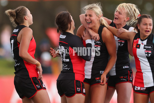 AFLW 2025 Round 01 - St Kilda v Adelaide - A-61477066