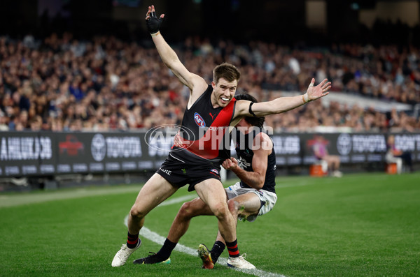 AFL 2025 Round 24 - Essendon v Carlton - A-61629327