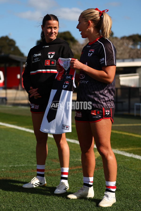 AFLW 2025 Round 02 - Melbourne v St Kilda - A-61668752
