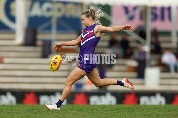 AFLW 2025 Round 02 - Fremantle v Brisbane - A-61687404