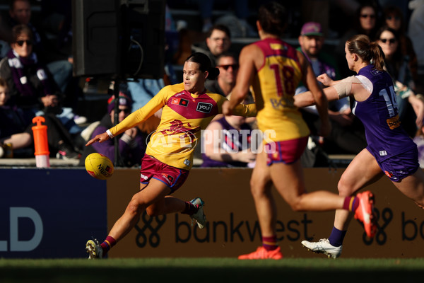 AFLW 2025 Round 02 - Fremantle v Brisbane - A-61690333