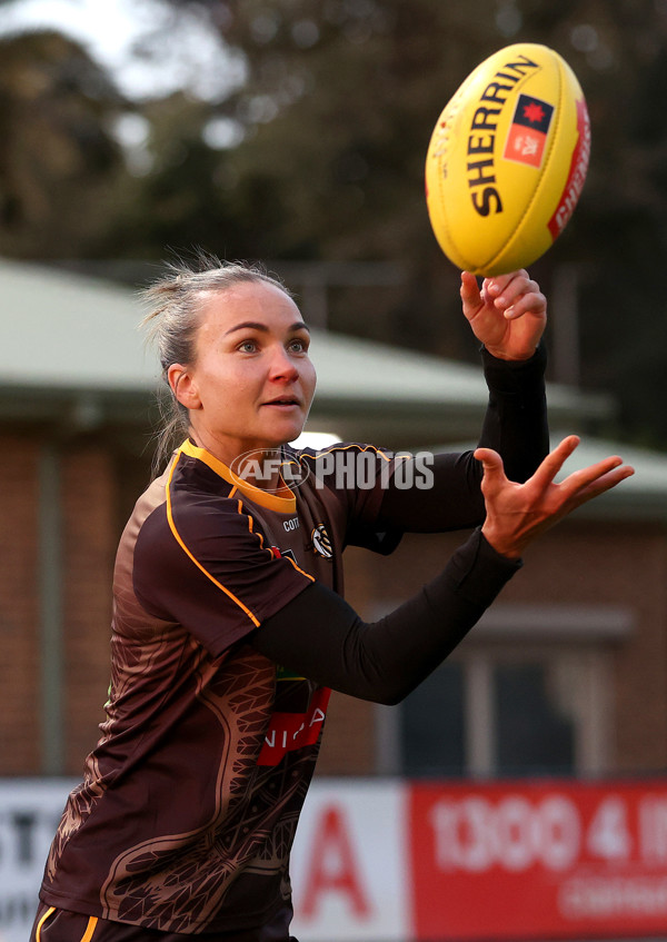 AFLW 2025 Round 02 - Hawthorn v Carlton - A-61692781