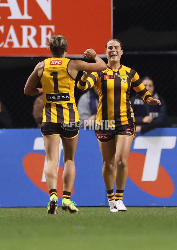 AFLW 2025 Round 02 - Hawthorn v Carlton - A-61695709