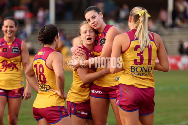 AFLW 2025 Round 02 - Fremantle v Brisbane - A-61695715