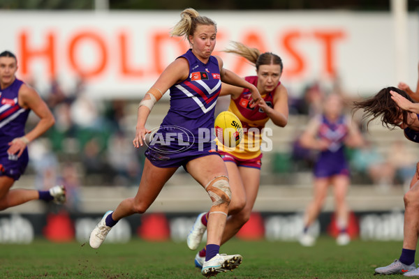 AFLW 2025 Round 02 - Fremantle v Brisbane - A-61697478