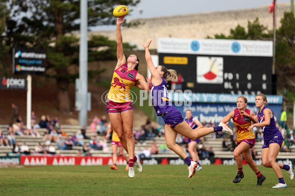 AFLW 2025 Round 02 - Fremantle v Brisbane - A-61705235