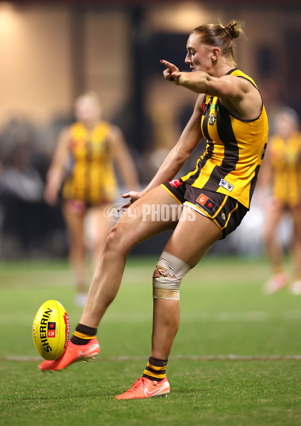 AFLW 2025 Round 02 - Hawthorn v Carlton - A-61709485