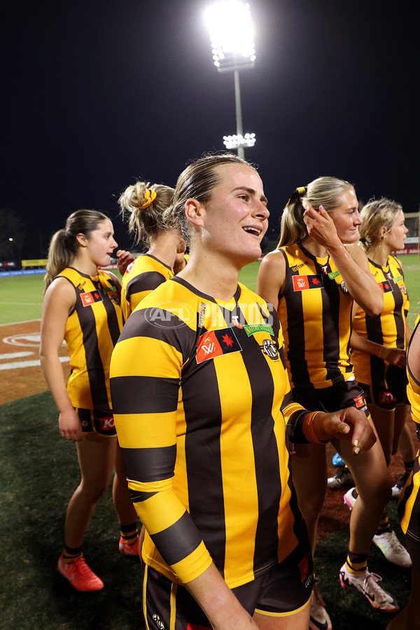 AFLW 2025 Round 02 - Hawthorn v Carlton - A-61709486