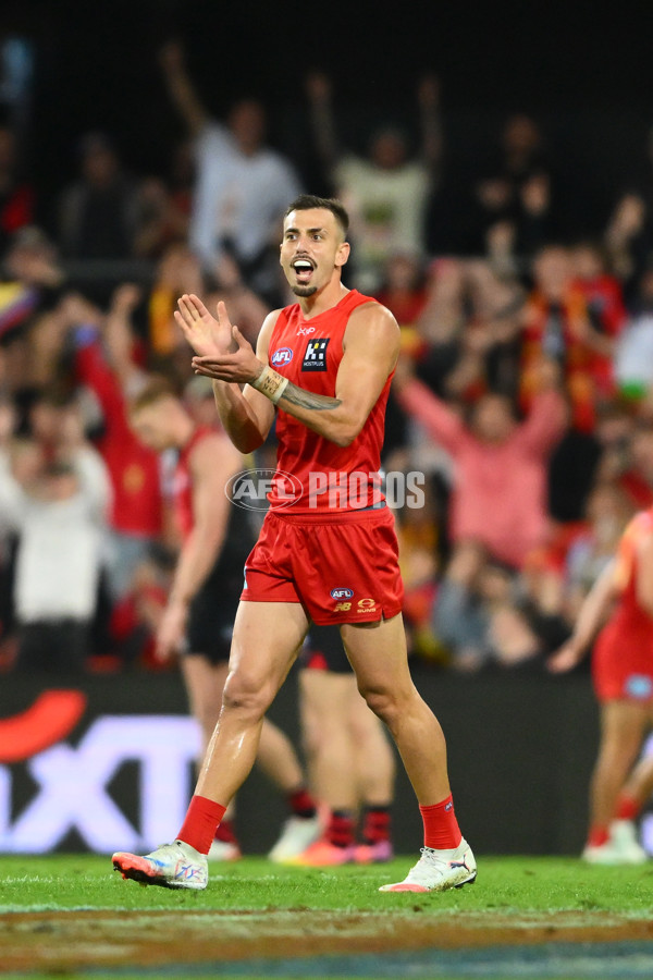 AFL 2025 Round 24 - Gold Coast v Essendon - A-61800448
