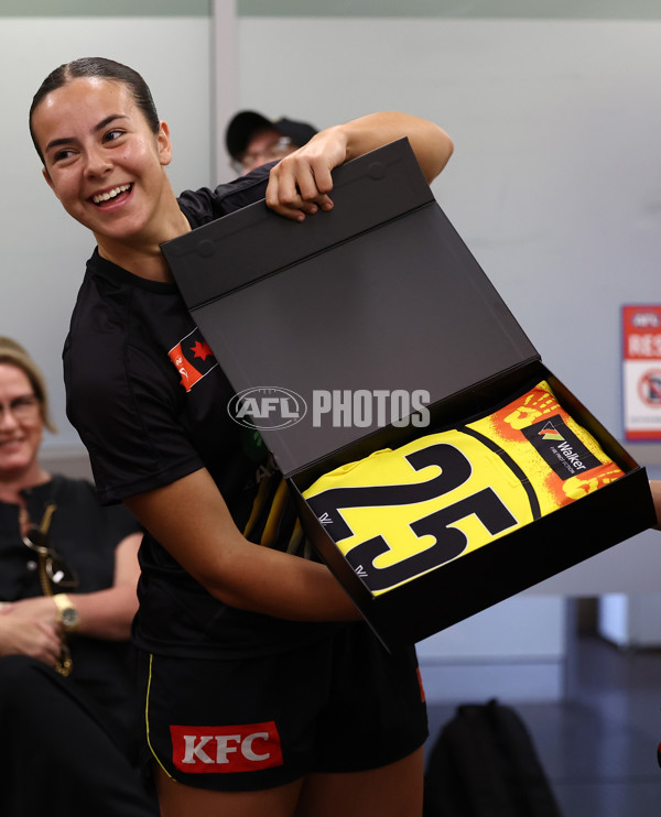 AFLW 2025 Round 03 - Richmond v Essendon - A-61901435