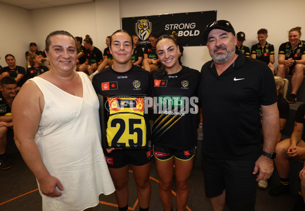 AFLW 2025 Round 03 - Richmond v Essendon - A-61901437
