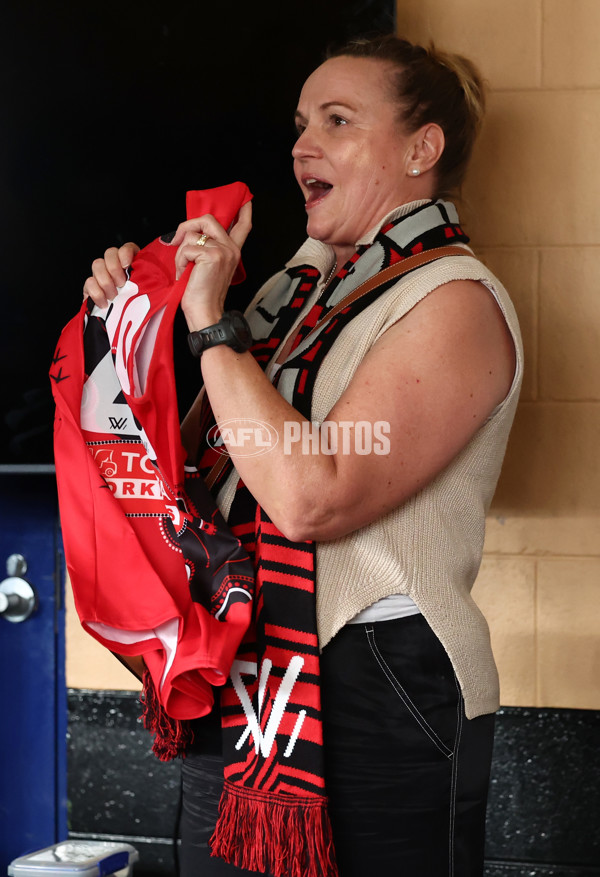 AFLW 2025 Round 03 - Richmond v Essendon - A-61901441