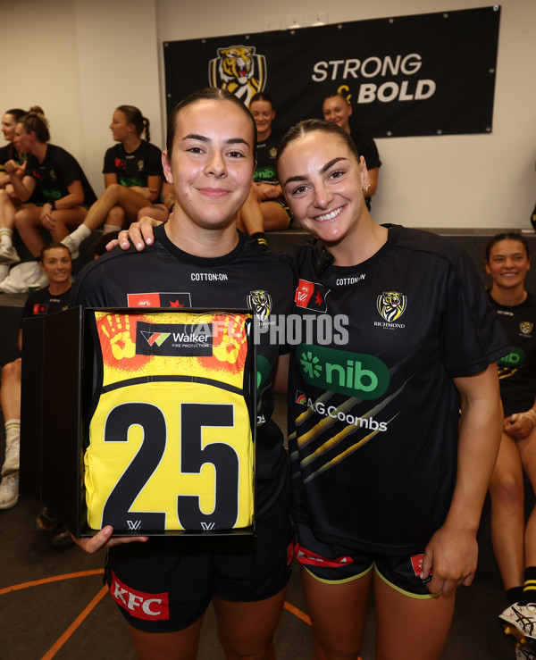 AFLW 2025 Round 03 - Richmond v Essendon - A-61903036