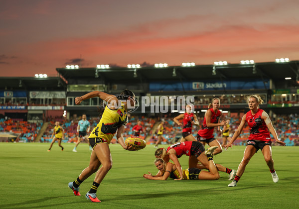 AFLW 2025 Round 03 - Richmond v Essendon - A-61926049