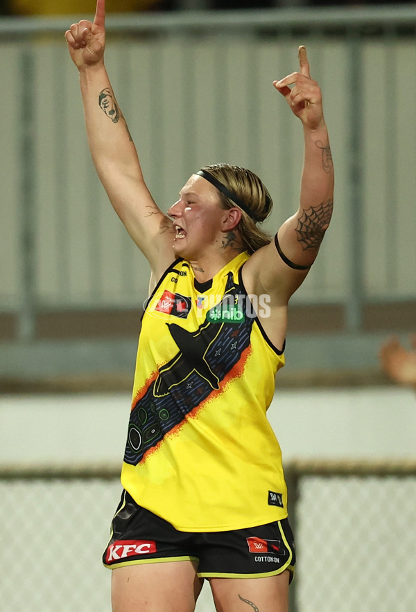 AFLW 2025 Round 03 - Richmond v Essendon - A-61926052