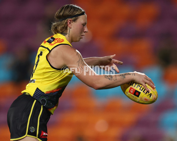AFLW 2025 Round 03 - Richmond v Essendon - A-61926116
