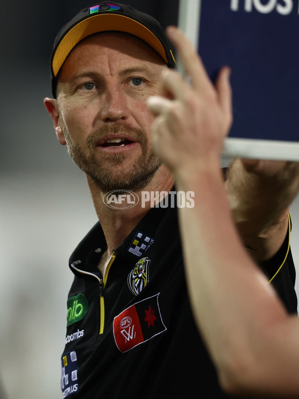 AFLW 2025 Round 03 - Richmond v Essendon - A-61939073
