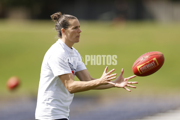 AFLW 2025 Round 03 - GWS v Kuwarna - A-61939110
