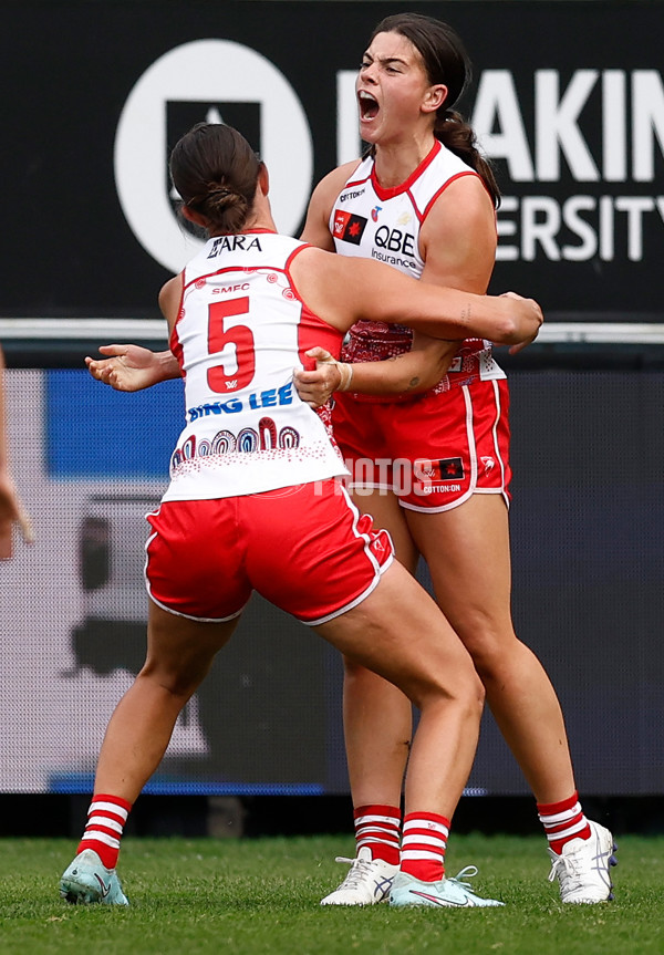 AFLW 2025 Round 03 - Geelong v Sydney - A-62099109