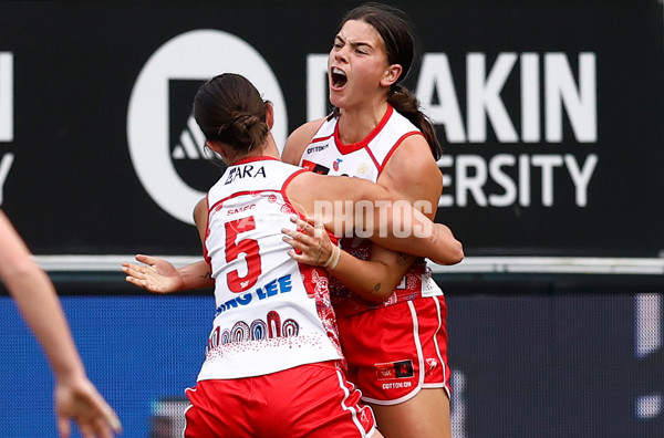 AFLW 2025 Round 03 - Geelong v Sydney - A-62099110