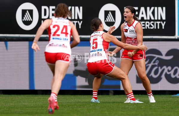 AFLW 2025 Round 03 - Geelong v Sydney - A-62099687