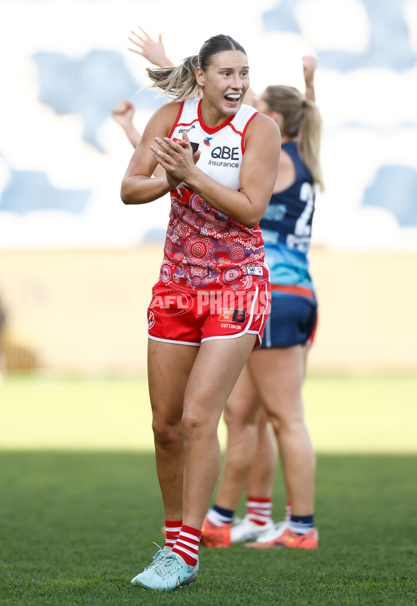 AFLW 2025 Round 03 - Geelong v Sydney - A-62104897