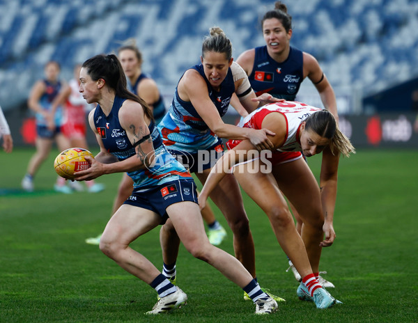 AFLW 2025 Round 03 - Geelong v Sydney - A-62113192