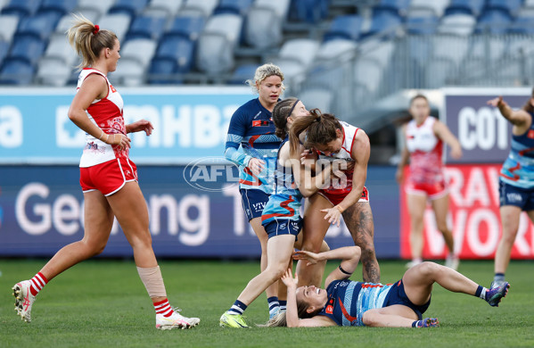 AFLW 2025 Round 03 - Geelong v Sydney - A-62113232