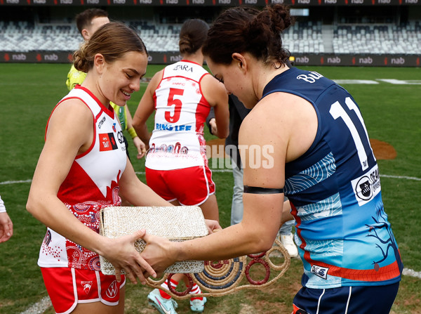 AFLW 2025 Round 03 - Geelong v Sydney - A-62113266