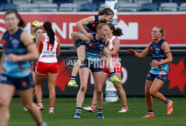 AFLW 2025 Round 03 - Geelong v Sydney - A-62113267