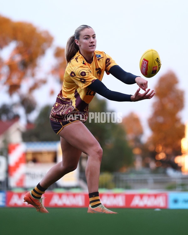 AFLW 2025 Round 03 - Western Bulldogs v Hawthorn - A-62117414