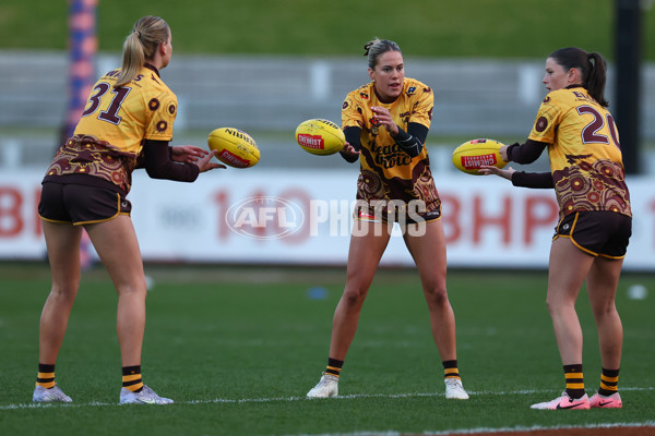 AFLW 2025 Round 03 - Western Bulldogs v Hawthorn - A-62118579
