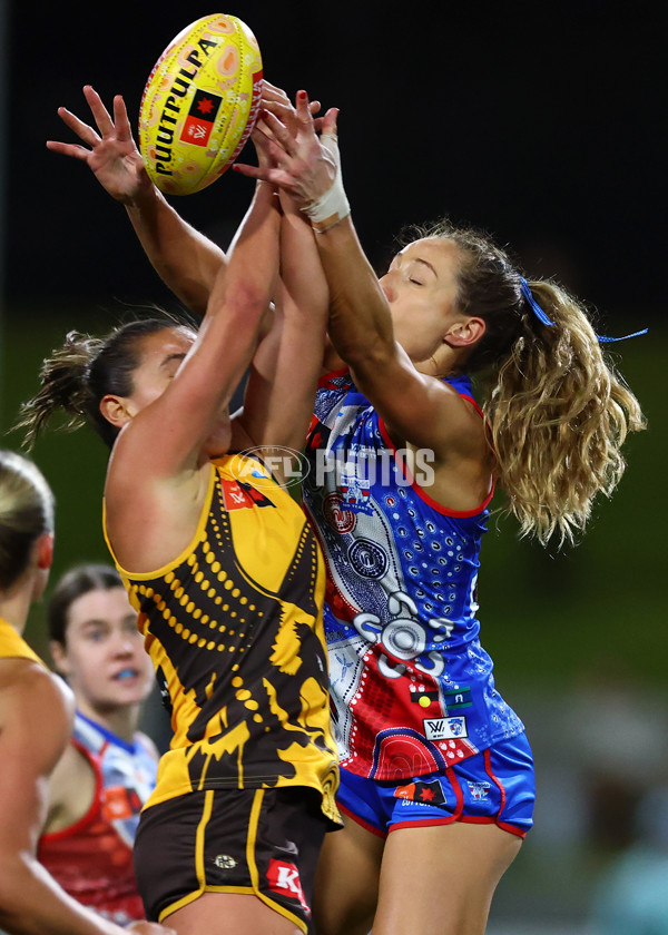 AFLW 2025 Round 03 - Western Bulldogs v Hawthorn - A-62121347