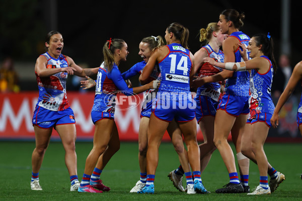 AFLW 2025 Round 03 - Western Bulldogs v Hawthorn - A-62123081