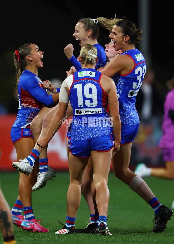 AFLW 2025 Round 03 - Western Bulldogs v Hawthorn - A-62123082