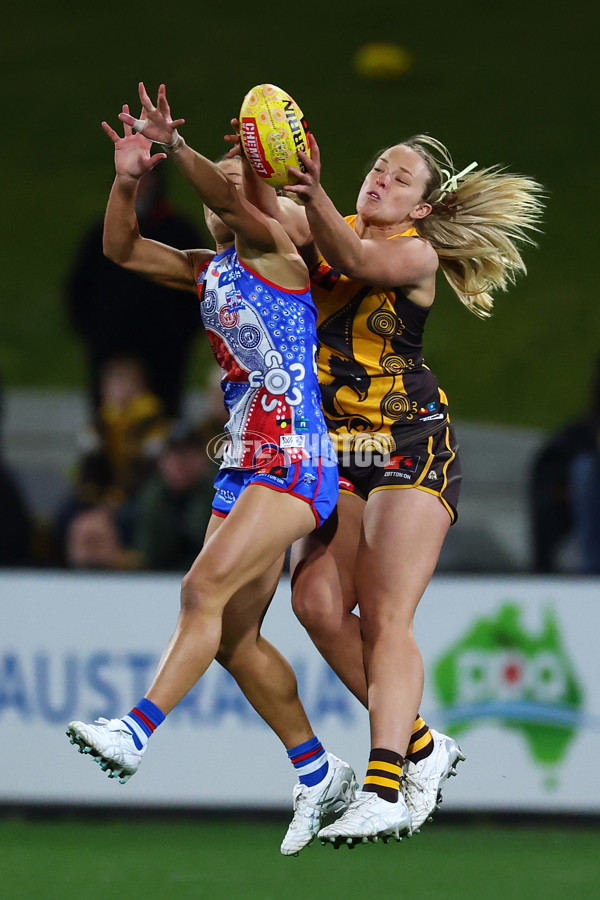 AFLW 2025 Round 03 - Western Bulldogs v Hawthorn - A-62123088