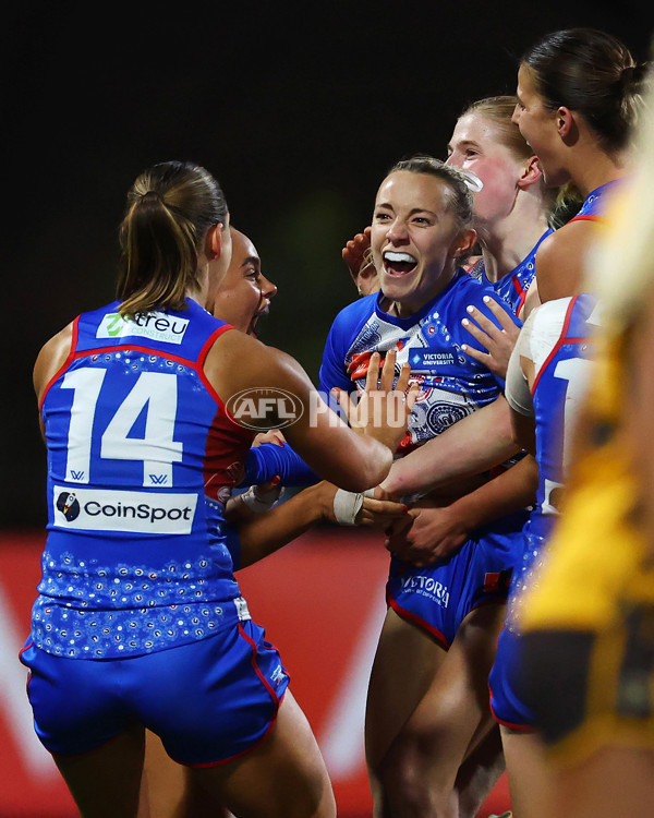 AFLW 2025 Round 03 - Western Bulldogs v Hawthorn - A-62123098