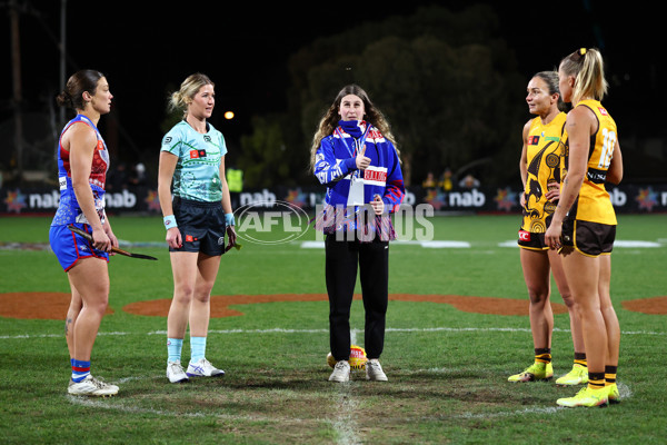 AFLW 2025 Round 03 - Western Bulldogs v Hawthorn - A-62123105