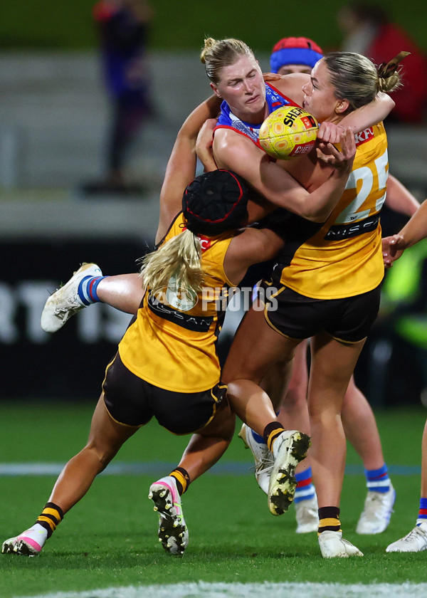 AFLW 2025 Round 03 - Western Bulldogs v Hawthorn - A-62125444