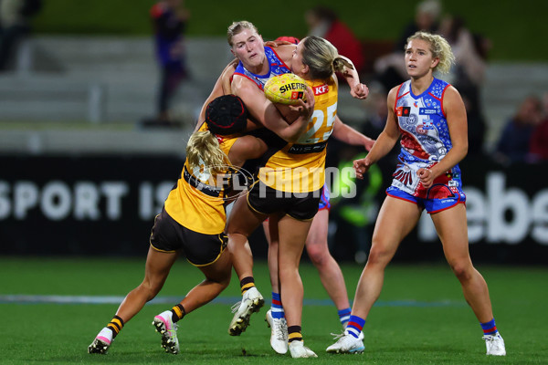 AFLW 2025 Round 03 - Western Bulldogs v Hawthorn - A-62125445