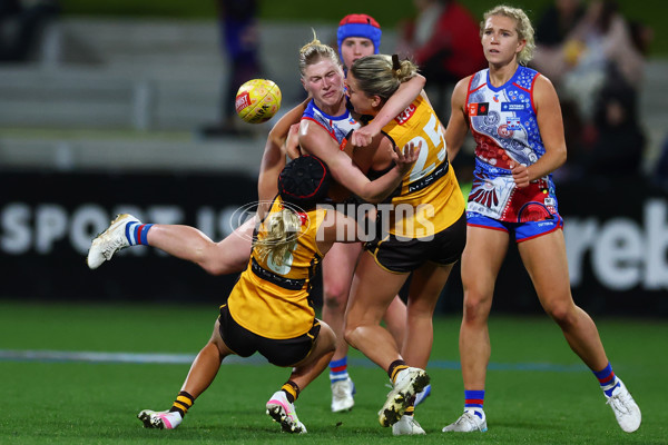 AFLW 2025 Round 03 - Western Bulldogs v Hawthorn - A-62125446