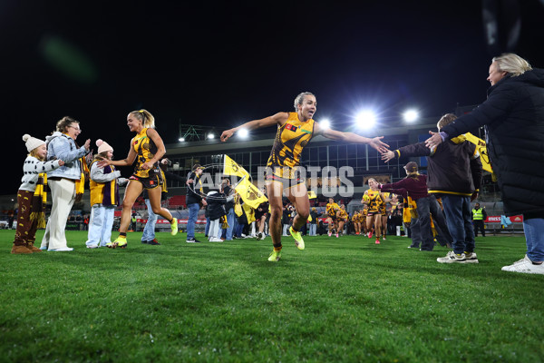 AFLW 2025 Round 03 - Western Bulldogs v Hawthorn - A-62125455