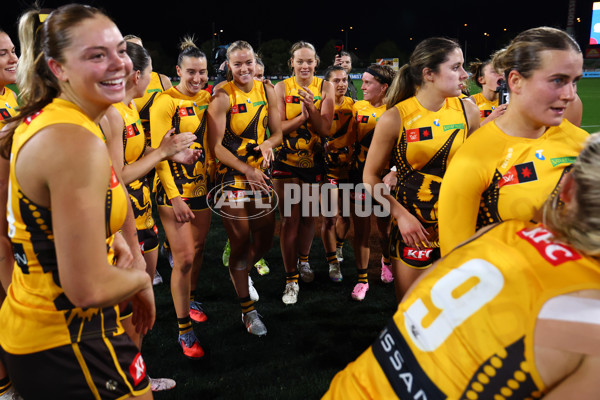 AFLW 2025 Round 03 - Western Bulldogs v Hawthorn - A-62125465