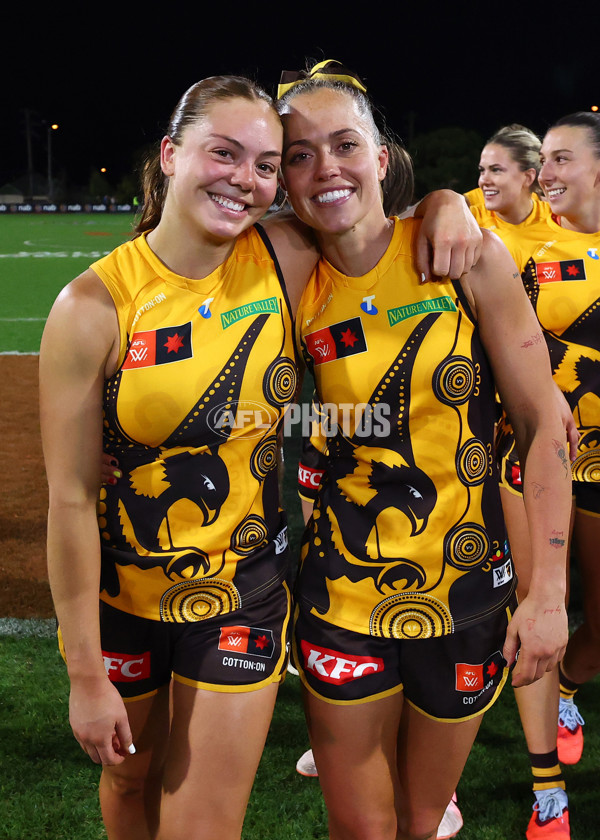 AFLW 2025 Round 03 - Western Bulldogs v Hawthorn - A-62125473