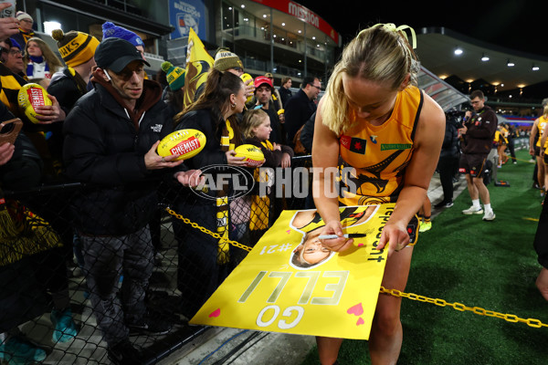 AFLW 2025 Round 03 - Western Bulldogs v Hawthorn - A-62125475
