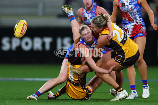 AFLW 2025 Round 03 - Western Bulldogs v Hawthorn - A-62125498