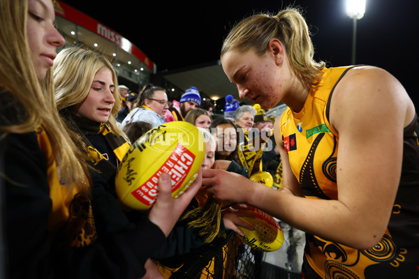 AFLW 2025 Round 03 - Western Bulldogs v Hawthorn - A-62126941