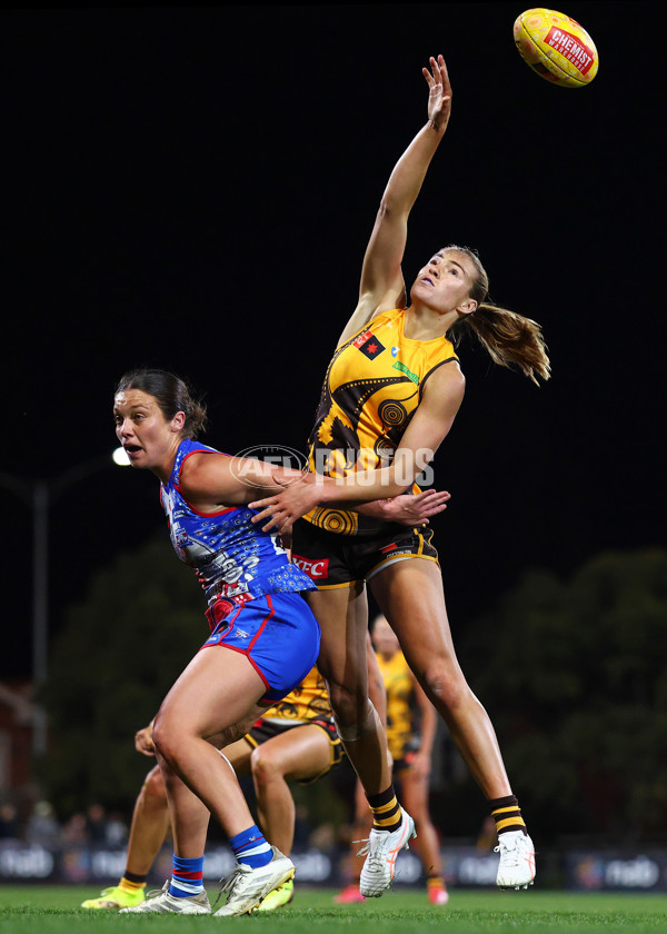 AFLW 2025 Round 03 - Western Bulldogs v Hawthorn - A-62128554